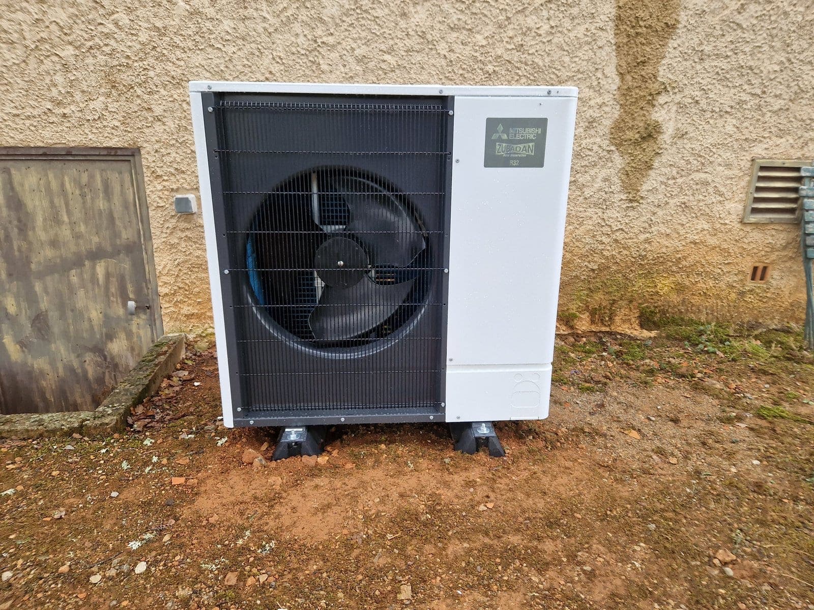 Pompe à chaleur Mitsubishi Electric extérieure — installation AECP en PACA