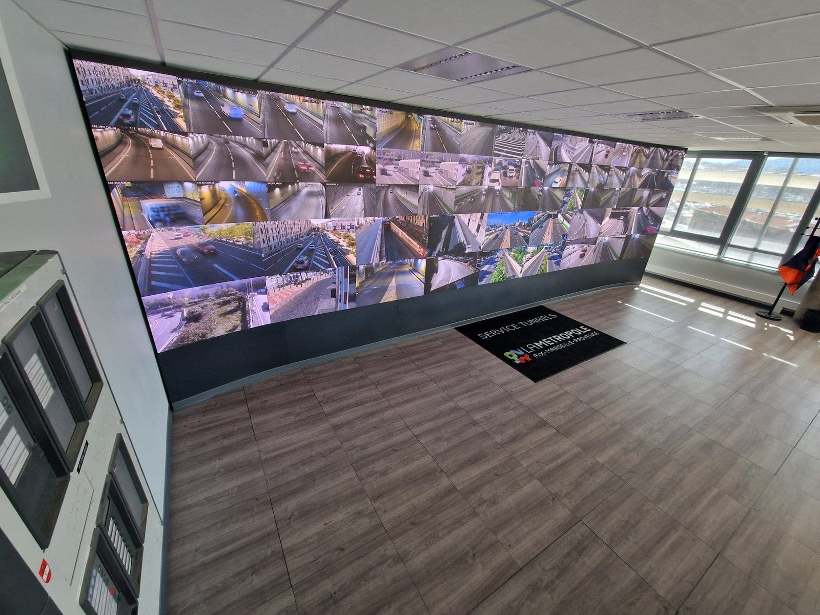 Mur d'écrans de vidéosurveillance Dahua — NVR et caméras IP