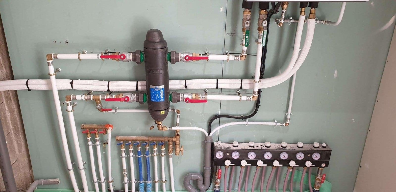 Distributeur hydraulique et nourrices PER — dépannage plomberie 13680
